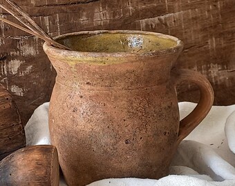 Jarro francês antigo de grés com interior vidrado em ocre