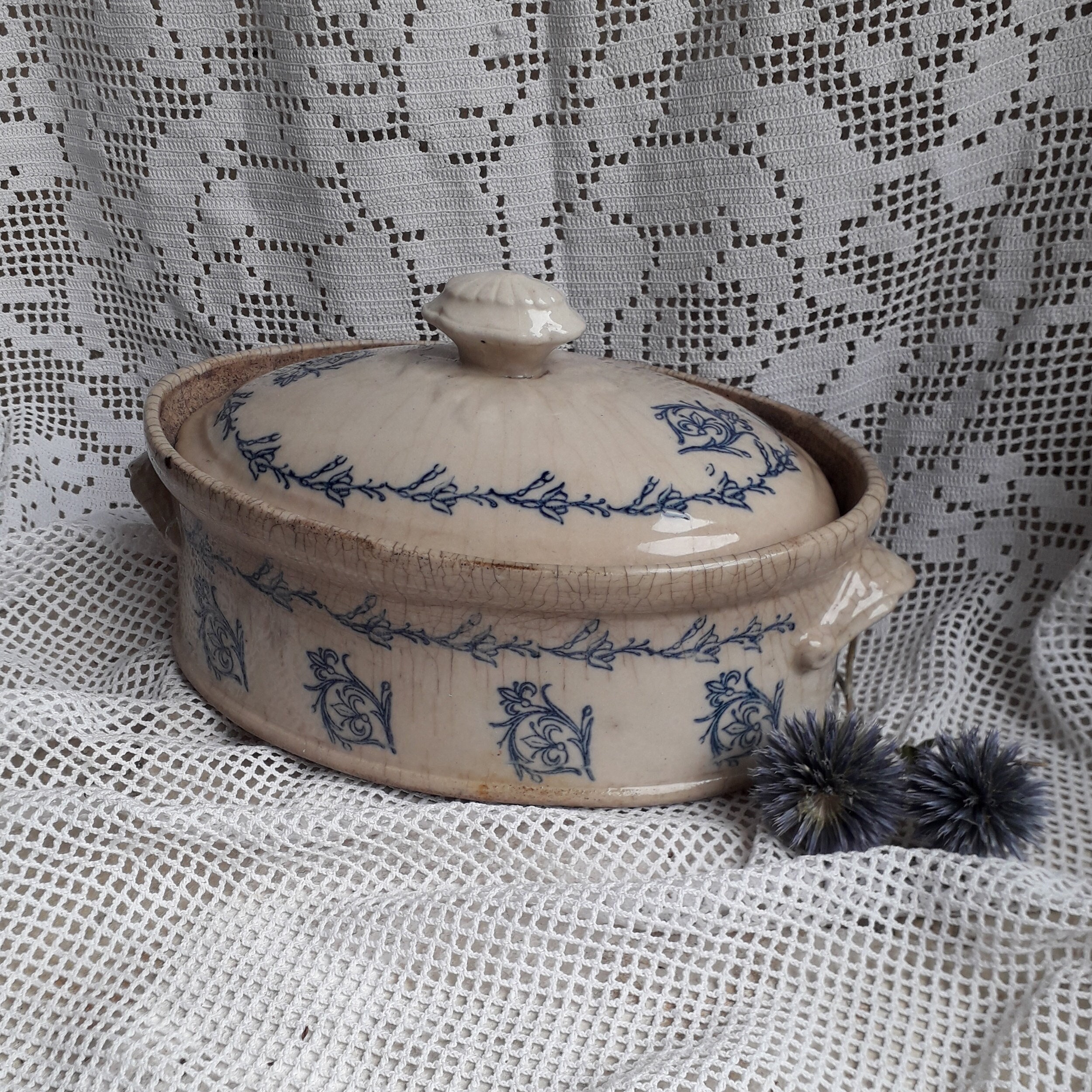 Petit Français Plat de Casserole Antique en Pierre Fer Blanc Crème avec Motif Transfert Bleu et Impe