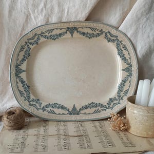 Piatto antico francese in ironstone con motivo floreale blu di Sarreguemines