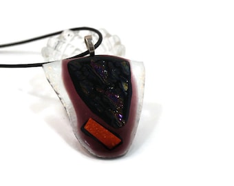 Grand collier pendentif Boho en verre fondu dichroïque, mode hippie, cadeau de femme, arc-en-ciel sombre violet clair avec orange, bijoux, déclaration