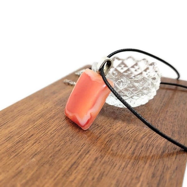 Collier pendentif en verre fondu orange : bijoux bohème hippie