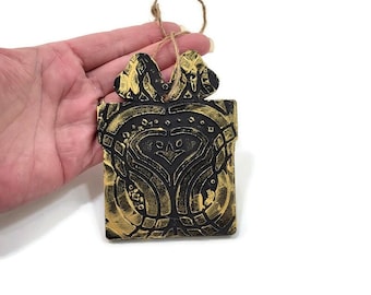 Textured Wooden Gift Box Ornament: Hand-Painted Boho Gift Tag