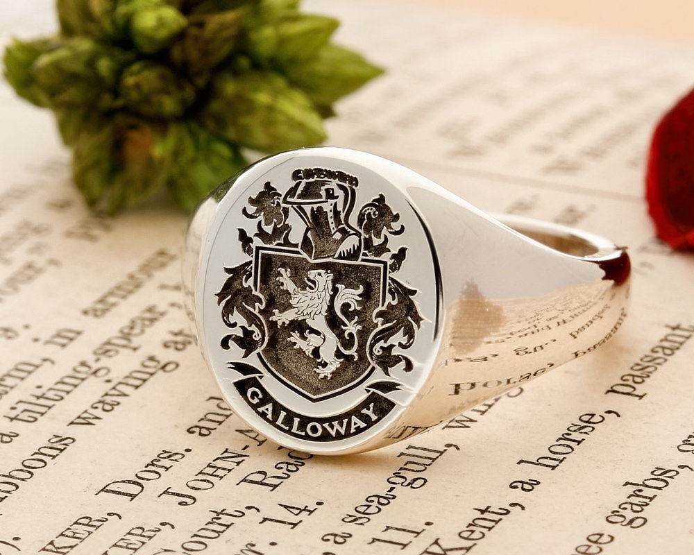 Family Crest HS8 Oval 12x14mm Engraved Signet Ring Family Crest HS8 Oval 12x14mm Engraved Signet Ring
