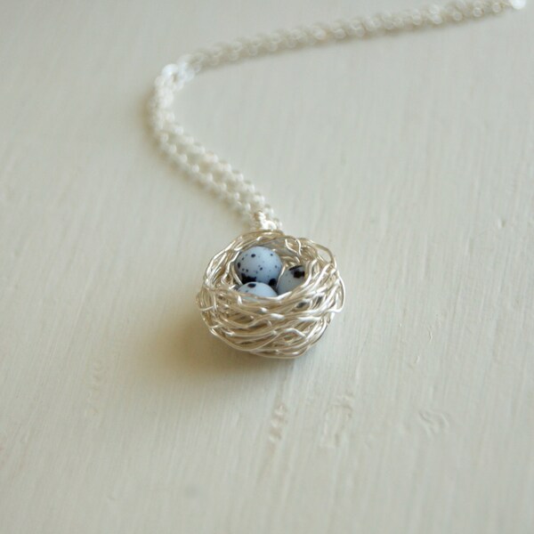 Bird Nest Silberanhänger mit blauen Eiern und 20 Zoll Silber Kette