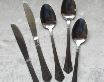 5 Piece Set, 2 Knives, 3 Soup Spoons, Vintage Farberware Discontinued Heron Pattern Stainless Steel