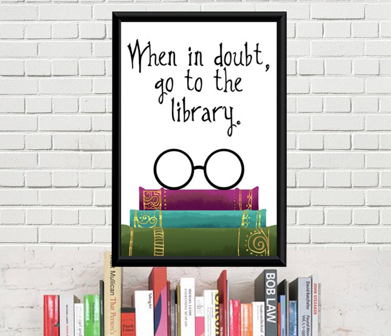 Постер "библиотека". Студенческая библиотека. Современная библиотека фон. Библиотековедение студенты. Мужчина в библиотеке.