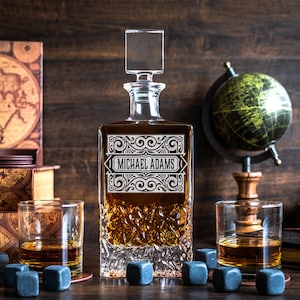 Groomsmen gift engraved whiskey decanter, Personalized decanter set with 2 optional glasses