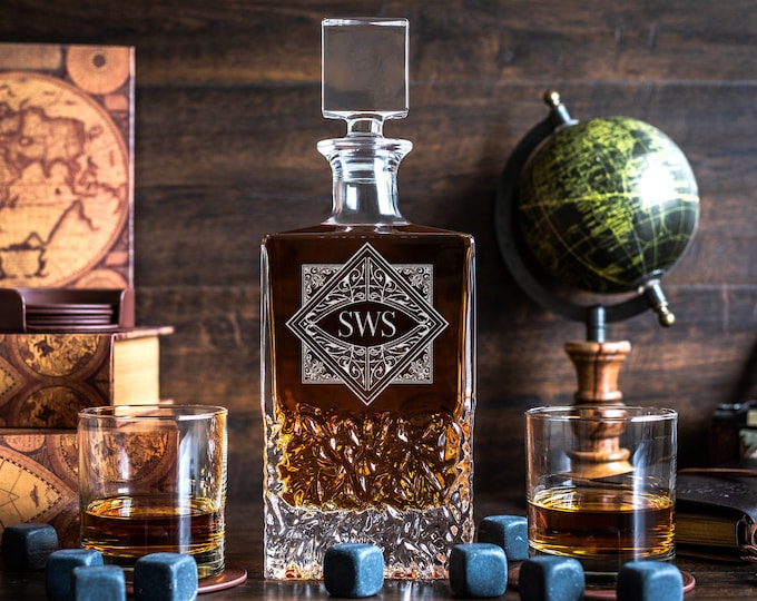 Personalized Whiskey Decanter, Engraved Bourbon Scotch Decanter, Wedding Gift for Groom, Groomsmen Gift, Best Man Gift, Gift for Him