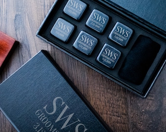 Piedras de whisky personalizadas, set de regalo grabado para padrinos de boda, piedras enfriadoras con monograma, regalo de bourbon para él, regalo para el padrino, regalo para papá