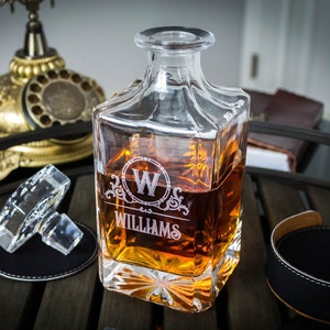 Custom Engraved Whiskey Decanter, Personalized Decanter, Custom Whiskey Decanter, Groomsmen Gifts, Wedding Gift, Father&#39;s Day Gift