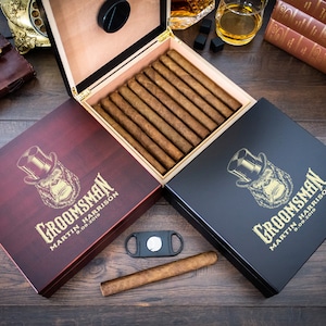 Custom engraved cigar humidor - Great gift for any cigar lovers.