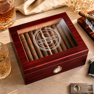 Personalized Cigar Humidor Box, Engraved Glass Top Wooden Humidor, Groomsmen Wedding Gift, Gift for Groom, Cigar Lover Gift