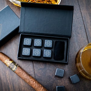 Personalized Whiskey Stones, Engraved Groomsmen Gift Set, Monogram Chilling Stones, Bourbon Gift for Him, Best Man Gift, Gift for Dad bild 6
