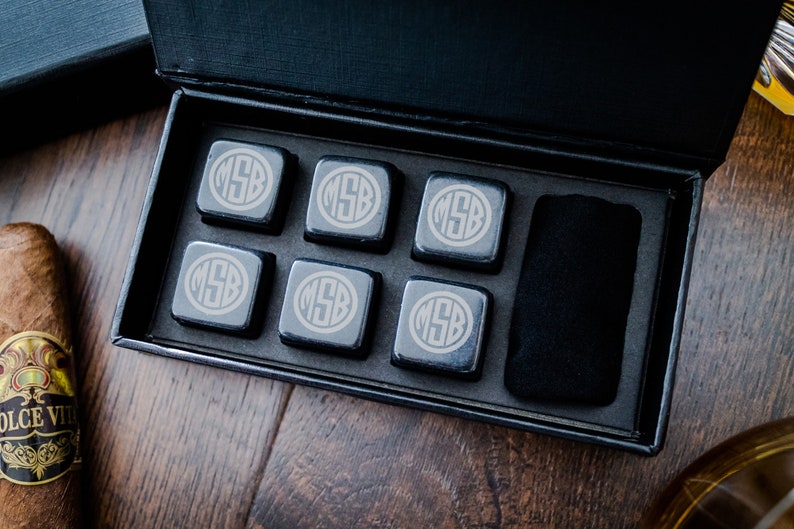 Personalized Whiskey Stones, Engraved Groomsmen Gift Set, Monogram Chilling Stones, Bourbon Gift for Him, Best Man Gift, Gift for Dad bild 4