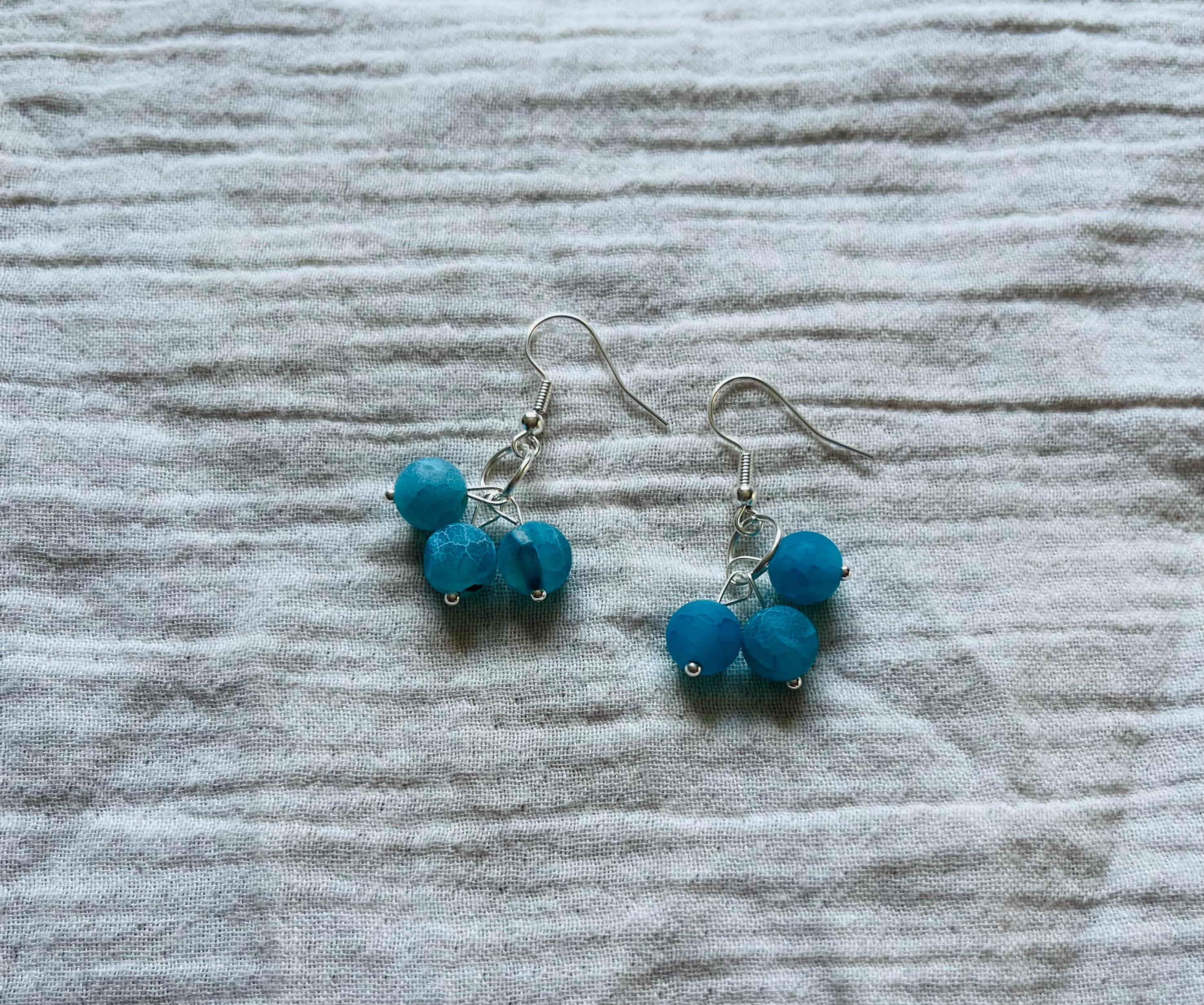 Boucles d'oreilles pendantes classiques de fête de Noël en forme de flocon de neige et collier pendentif pour femmes et adolescentes en argent sterling .925 poli avec fermoir à levier, Métal, Pas Boucles d'oreilles pendantes classiques de fête de Noël en forme de flocon de neige et collier pendentif pour femmes et adolescentes en argent sterling .925 poli avec fermoir à levier, Métal, Pas