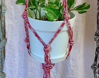 Eenvoudige Macrame Plant Hanger - Metalen Ring - Katoenen Koord - Eenvoudige Moderne Decor - Rood en Wit
