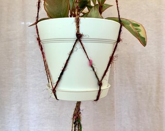 Geüpcycleerde sari-zijde macramé plantenhanger - modern roze decor
