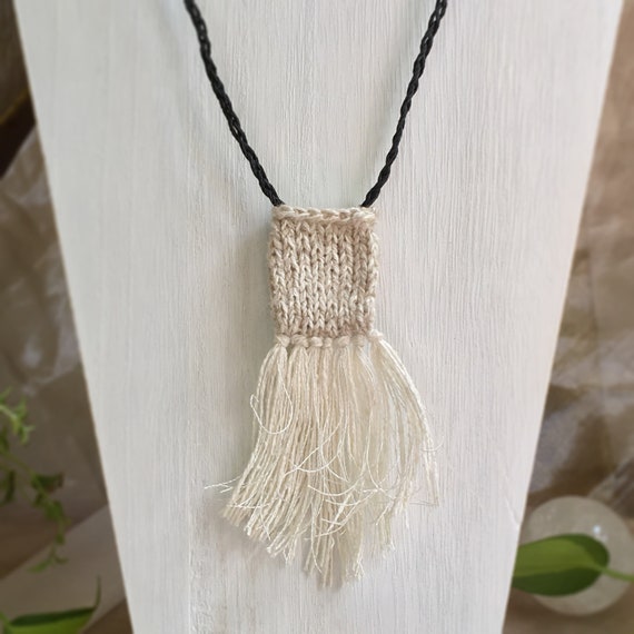 Necklace 2024 pouch holder