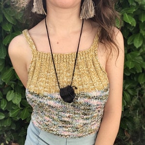 Collier pochette amulette en tricot - support en cristal de pierre - trousse à pharmacie - bijoux modernes en fibre faits main - fibres naturelles - coton et soie - noir