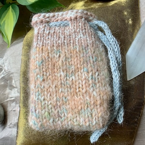 Bolsa de oráculo de tarot - Estuche para baraja de cartas - Estuche de punto mágico - Fibras naturales - Lana merino Mohair - Multicolor Rosa Melocotón Crema Azul - OOAK