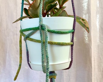 Gebreide katoenen plantenhanger: veelkleurig verloop met stalen ring