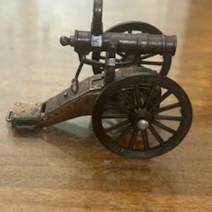 Cannon Sharpener - Die cast brass &quot; PlayMe&quot; Brass cannon pencil sharpener. pre-owned- Vintage collectible.