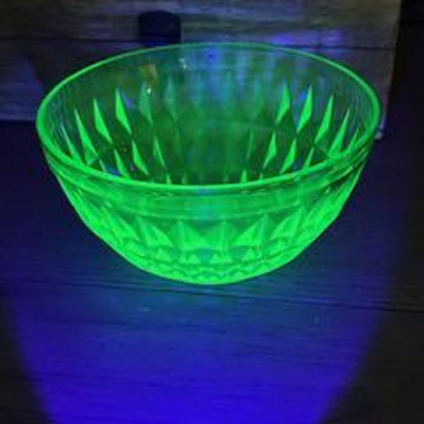 Vintage Vaseline Green Glass Bowl – Uranium Glass Collectible