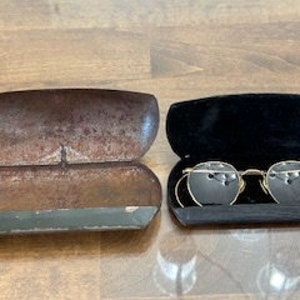 Military Eye Glass case : OD Green WWII metal Eyeglass case with 12K GF Eyeglasses. Read description