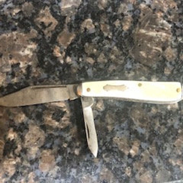 Knife : Vintage Colonial Providence R.I. USA 2 blade pocket knife - Nice condition.