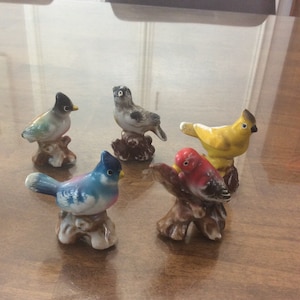Porcelain Figurines: Lot of &quot;5&quot; vintage Japan bird figurines- 1950&#39;s era- collectible