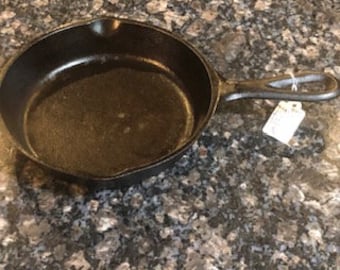 Antique #3 Cast Iron Frying Pan: Seasoned,  6'' Diameter