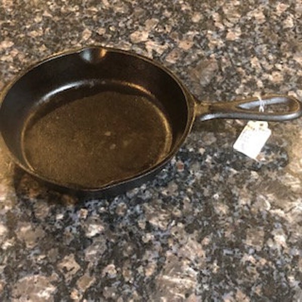 Cast iron Frying Pan : Antique seasoned  #3 cast iron Frying Pan - 6'' Diameter