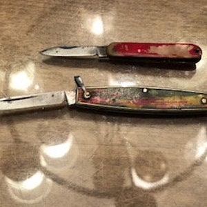 knife : Pair of miniature vintage single blade pocket knives - mid Century