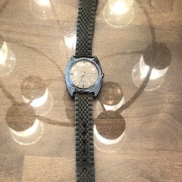 Timex Wristwatch : Vintage wind up Timex Water Resistant Automatic Wrist Watch - Works great