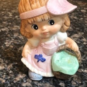 Figurine : Collectible hand painted Girl carrying basket figurine - Vintage 1960&#39;s era