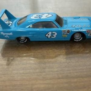 Richard Petty #43 - 1970 Plymouth Superbird Scale Model Race Car