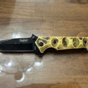 Knife : Vintage Lock Blade pocket Knife - Thick Handle . Solid knife- Nice condition .