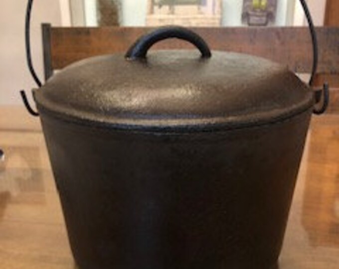 Cast Iron Dutch Oven 8B 1800's Era 5 Quart Seasoned Cast Iron Dutch