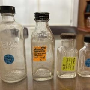 Bottles: Antique bottles- set of 4 bottles. Chili bottle-Medicine bottle-Norwich bottle- Shampoo bottle. Collectible.