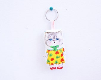 Key chain made of fabric kitty doll.