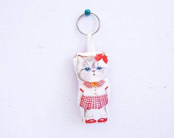 Key chain made of fabric kitty doll.