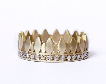 Gold leaf crown ring with a diamond