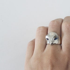 Snowy owl ring with blue Sapphire eyes and white diamonds image 4