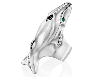 Baroque Whale Ring With Green and Black Setting