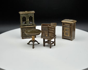 Muebles a escala 1:48 de BPF: mesa, silla, alacena, escritorio, fregadero y estufa.