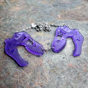 Colar com caveira de T-Rex em acrílico cortado a laser - Joia com estampa de dinossauro