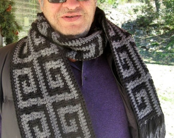 Mens Greek key scarf crochet pattern // Greek key crochet mosaic pattern // Gifts for him // Reversible stripe or mosaic