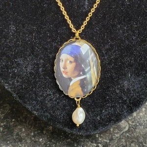 Necklace, handmade, with cabochon "girl with a pearl earring" by Vermeer with freshwater pearls and gold-plated parts