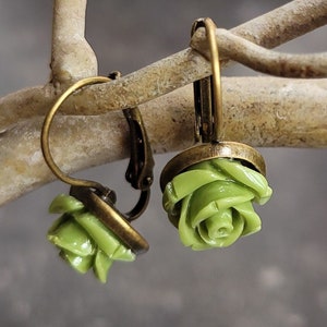 Sweet earrings, with a coral rose (paste) in red and green, with bronze parts