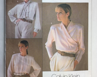 80's Vintage Vogue 1792 Calvin Klein misses' Loose Fitting Blouse Pattern, Draped Front, Plited Front, Shoulder Pads, Size 12 sin cortar